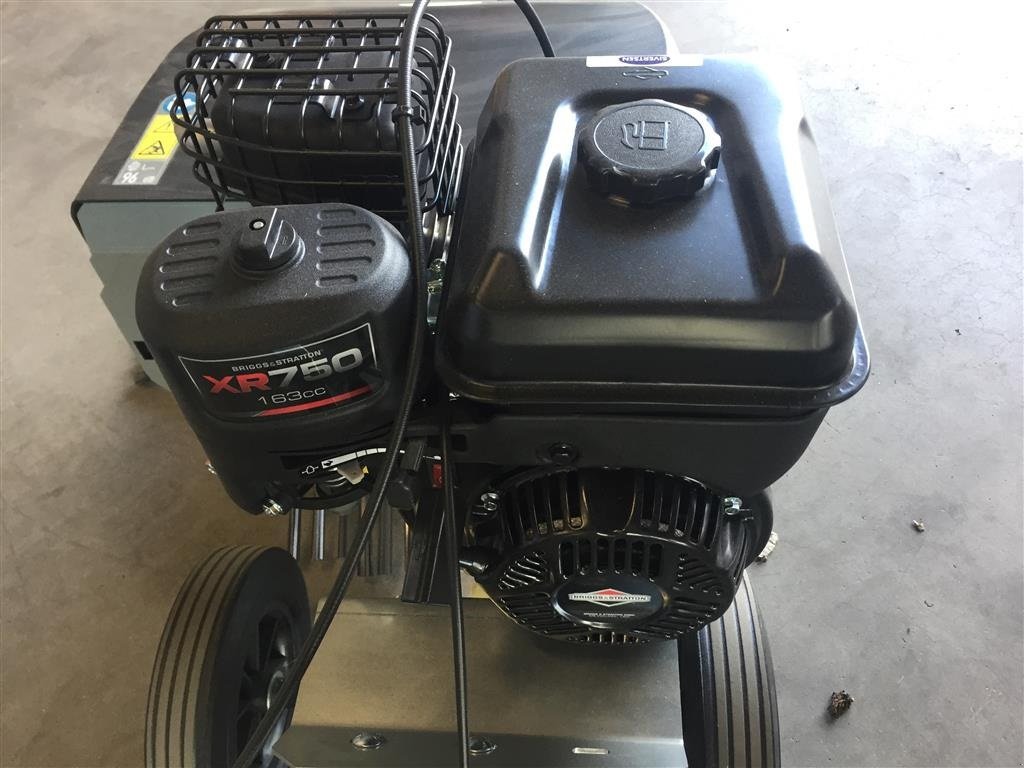 Wildkrautbürste Türe ait Sonstige Greenbuster Pro III 8x3 Inkl. afdækningsskærm - samlet og klargjort., Gebrauchtmaschine içinde Roskilde (resim 3)