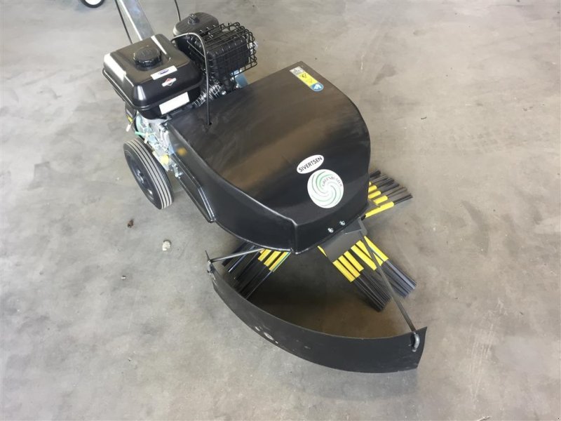 Wildkrautbürste of the type Sonstige Greenbuster Pro III 8x3 Inkl. afdækningsskærm - samlet og klargjort., Gebrauchtmaschine in Roskilde (Picture 1)