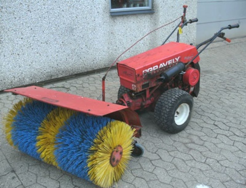 Einachstraktor Türe ait Sonstige 2 hj. med fejemaskine (NR 829863), Gebrauchtmaschine içinde Helsinge (resim 1)