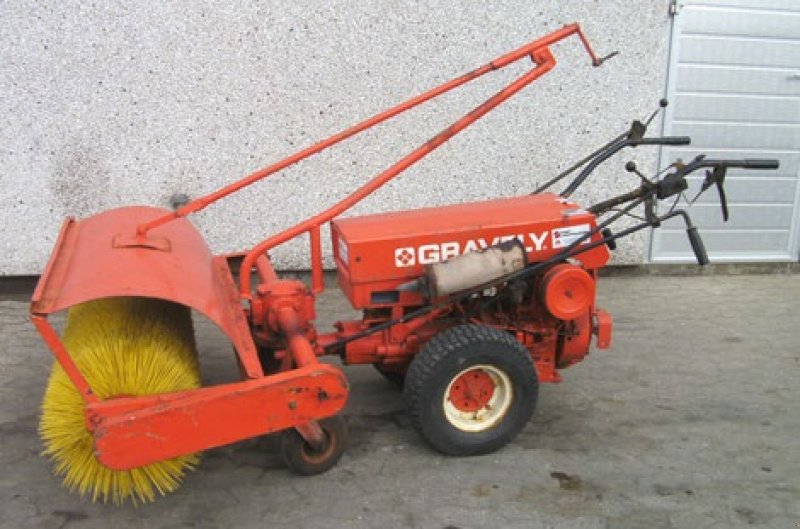 Einachstraktor typu Sonstige 2 hj. med fejemaskine (NR 825860), Gebrauchtmaschine v Helsinge (Obrázek 1)