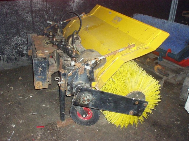 Anbaukehrmaschine du type GMR FF1500P, Gebrauchtmaschine en Helsinge (Photo 1)