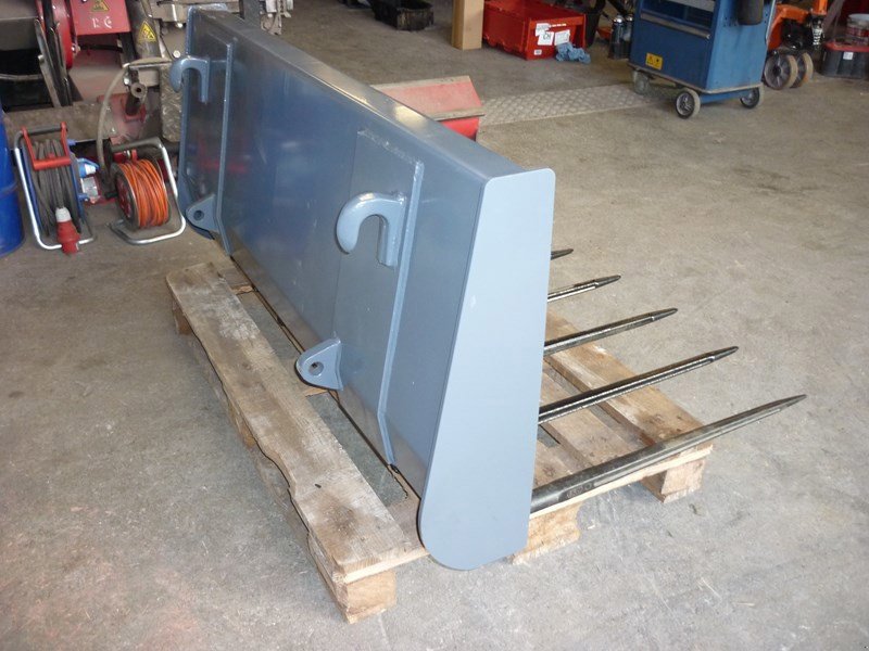 Fronthydraulik & Zapfwelle of the type Sonstige Mistgabel, Neumaschine in Helgisried (Picture 2)