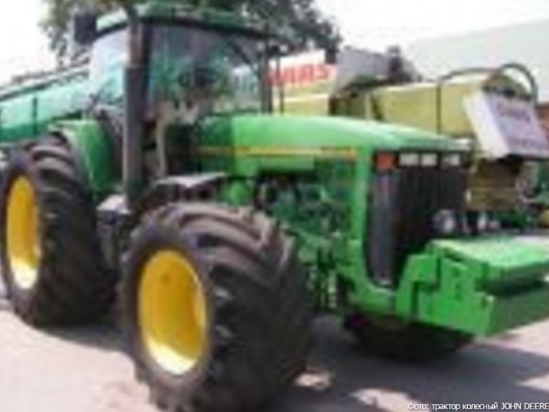 Oldtimer-Traktor des Typs John Deere 8400, Neumaschine in Київ (Bild 1)