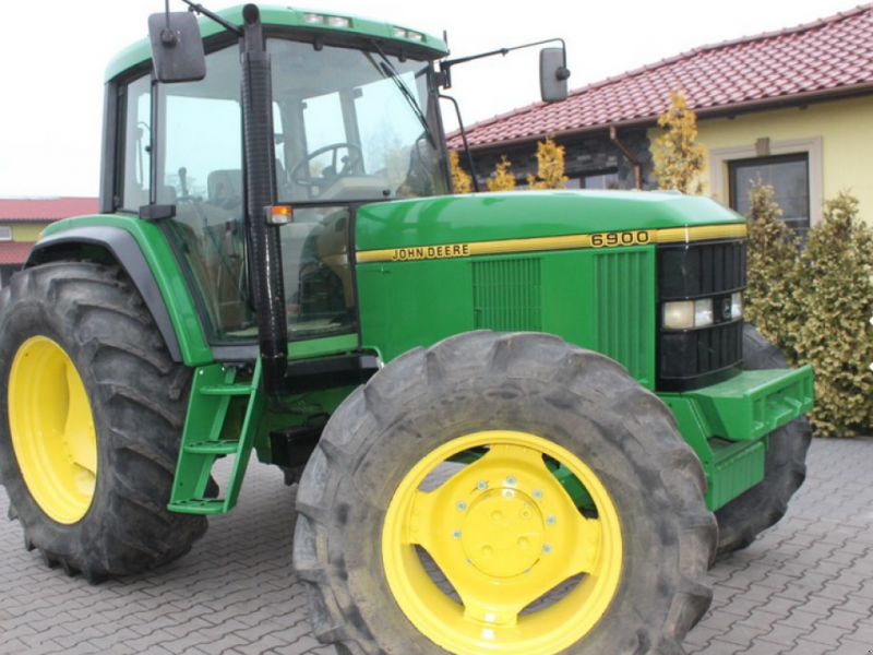 Oldtimer-Traktor of the type John Deere 6900, Neumaschine in Кіровоград (Picture 1)