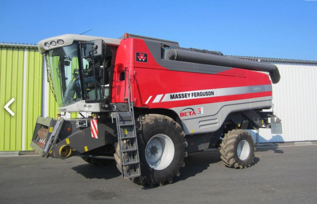 Oldtimer-Mähdrescher des Typs Massey Ferguson Beta 7370,  in Київ (Bild 3)