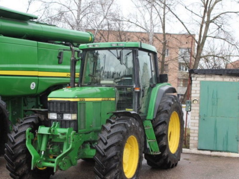 Oldtimer-Traktor del tipo John Deere 6910, Neumaschine en Подворки (Imagen 1)