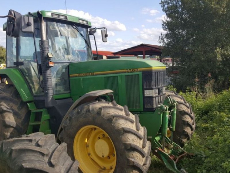 Oldtimer-Traktor du type John Deere 7700,  en Подворки (Photo 1)