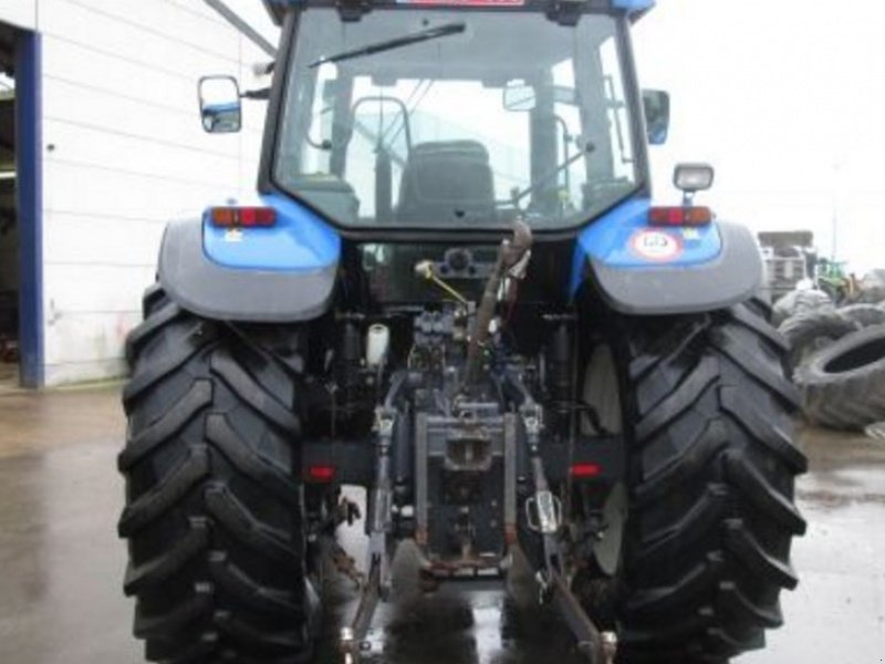 Oldtimer-Traktor del tipo New Holland TM 150, Neumaschine en Подворки (Imagen 1)