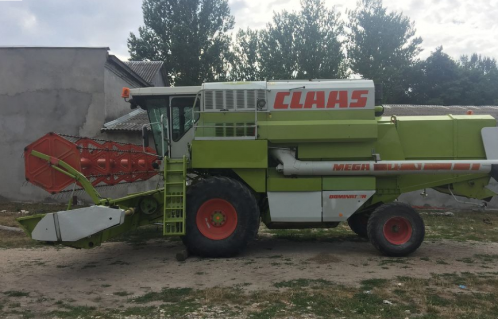 Oldtimer-Mähdrescher des Typs CLAAS Mega 218,  in Озеряни (Bild 1)