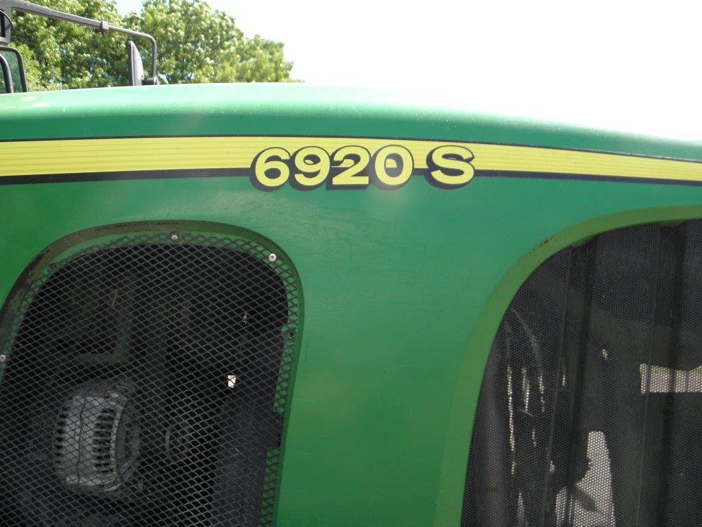 Oldtimer-Traktor des Typs John Deere 6920, Neumaschine in Київ (Bild 10)