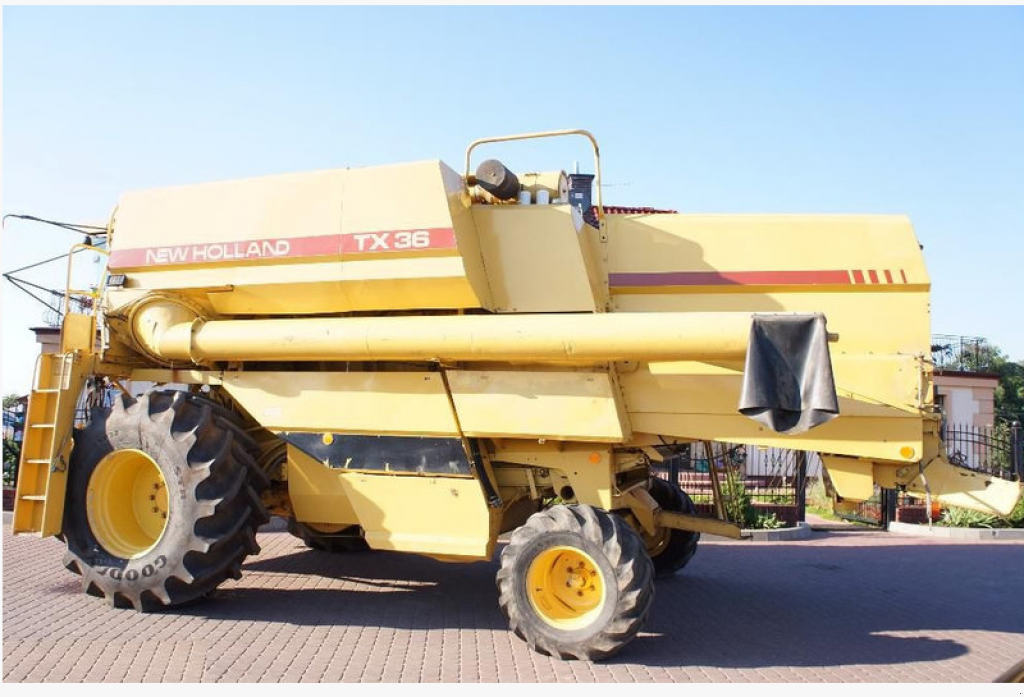 Oldtimer-Mähdrescher a típus New Holland TX36, Neumaschine ekkor: Луцьк (Kép 1)