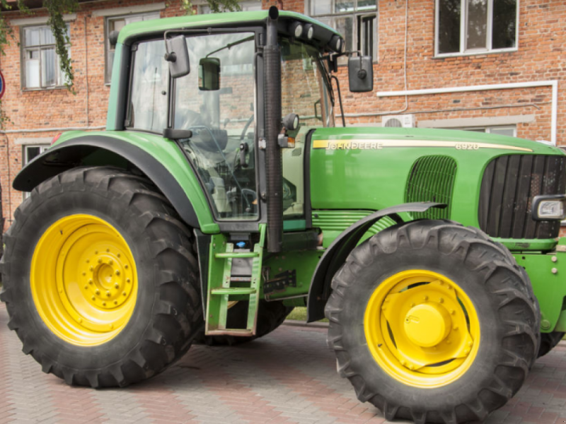 Oldtimer-Traktor des Typs John Deere 6920, Neumaschine in Житомир (Bild 1)