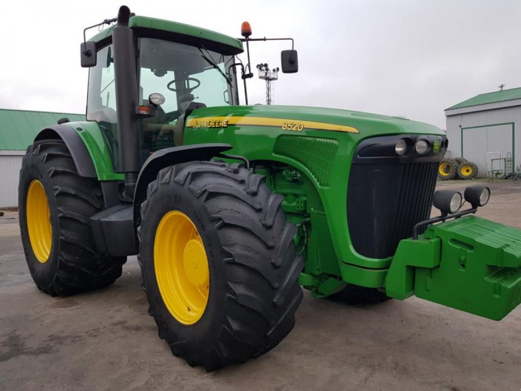 Oldtimer-Traktor des Typs John Deere 8520, Neumaschine in Звенигородка (Bild 2)