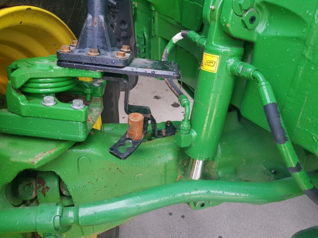 Oldtimer-Traktor del tipo John Deere 7215R, Neumaschine en Звенигородка (Imagen 9)