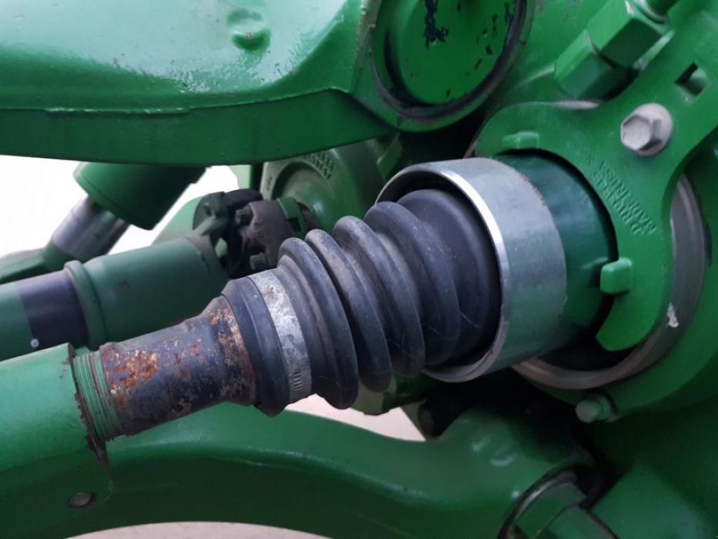 Oldtimer-Traktor Türe ait John Deere 8320, Neumaschine içinde Звенигородка (resim 9)