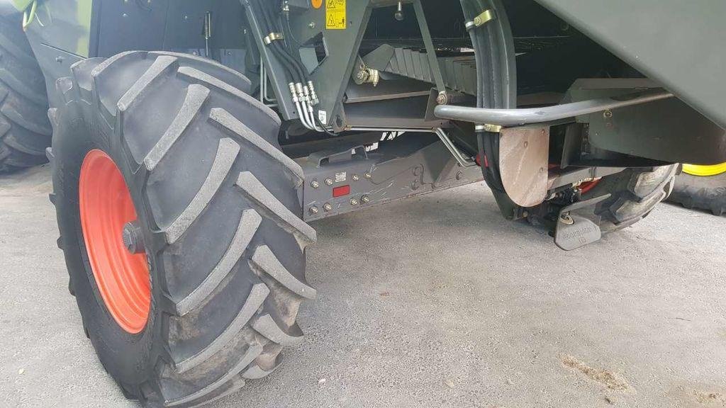 Oldtimer-Mähdrescher des Typs CLAAS Lexion 560, Neumaschine in Звенигородка (Bild 3)