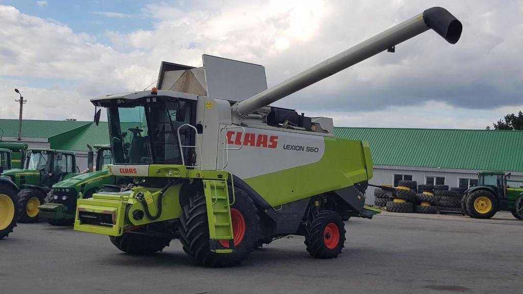 Oldtimer-Mähdrescher des Typs CLAAS Lexion 560, Neumaschine in Звенигородка (Bild 3)