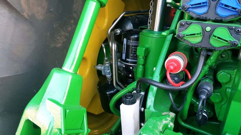 Oldtimer-Traktor tipa John Deere 8400R, Neumaschine u Звенигородка (Slika 3)