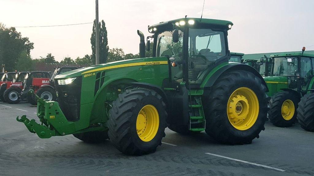 Oldtimer-Traktor a típus John Deere 8320R, Neumaschine ekkor: Звенигородка (Kép 3)