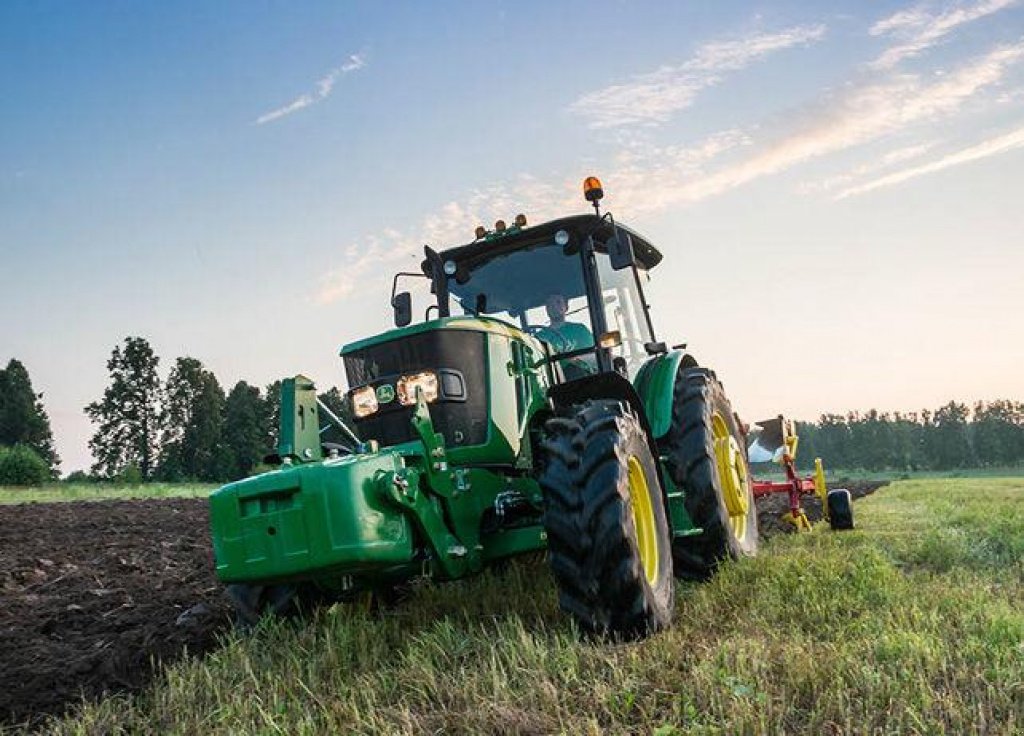 Oldtimer-Traktor of the type John Deere 6110B Premium, Neumaschine in Звенигородка (Picture 3)