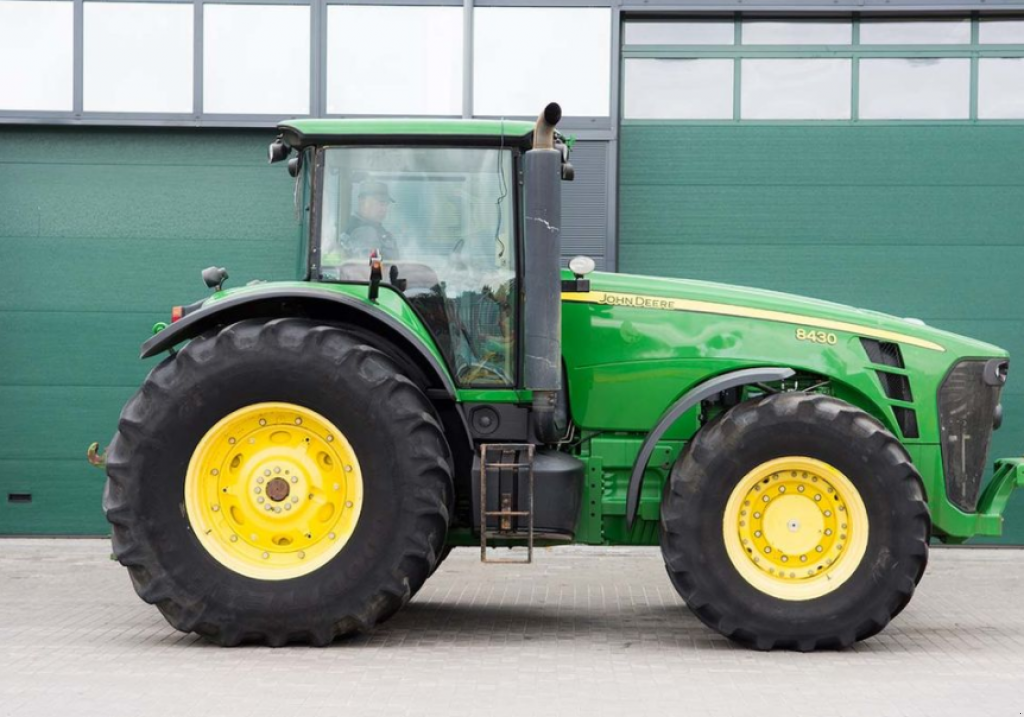 Oldtimer-Traktor a típus John Deere 8430, Neumaschine ekkor: Житомир (Kép 1)
