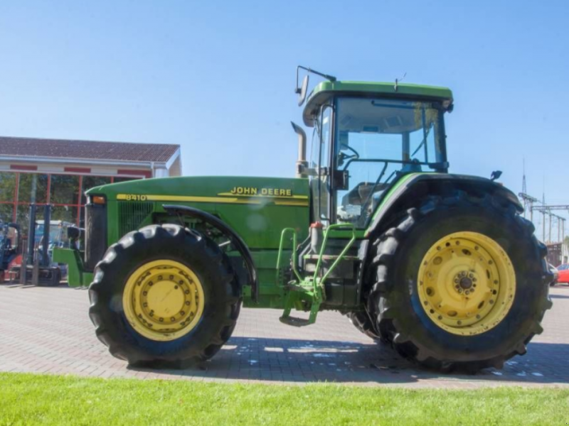 Oldtimer-Traktor a típus John Deere 8410, Neumaschine ekkor: Житомир (Kép 1)