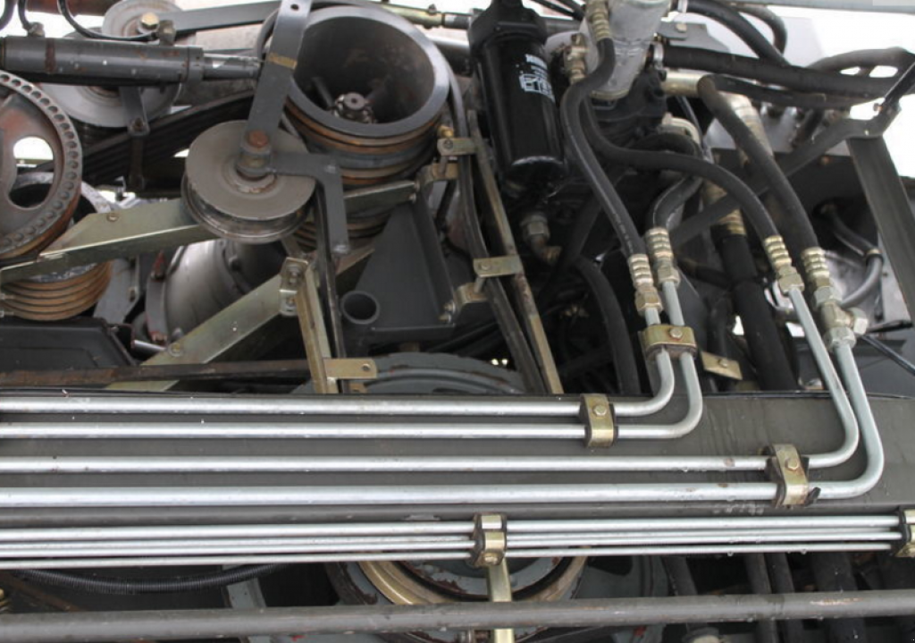 Oldtimer-Mähdrescher des Typs CLAAS Lexion 460, Neumaschine in Миронівка (Bild 5)