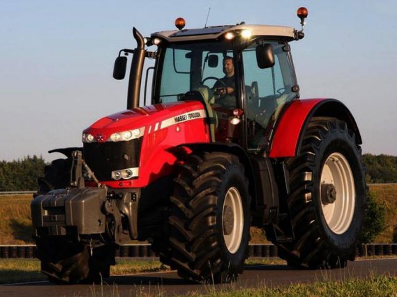 Oldtimer-Traktor van het type Massey Ferguson 8690, Neumaschine in Луцьк (Foto 1)