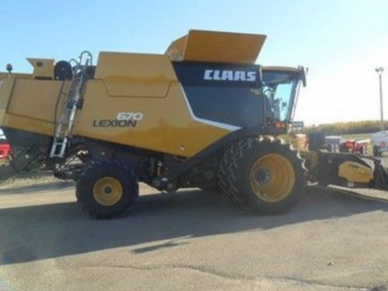 Oldtimer-Mähdrescher del tipo CLAAS Lexion 670, Neumaschine en Струмівка (Imagen 1)