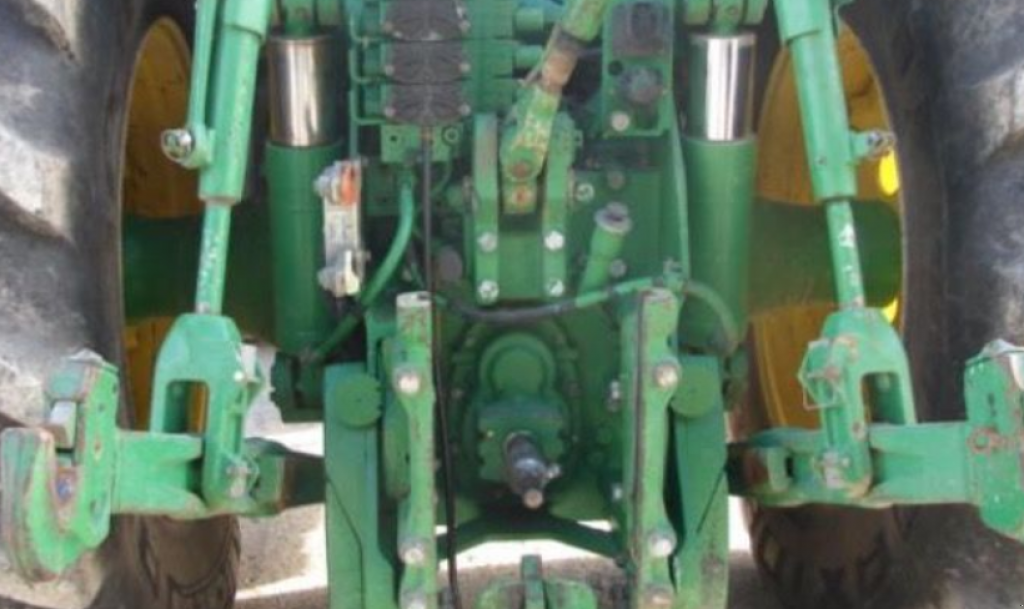 Oldtimer-Traktor des Typs John Deere 8430, Neumaschine in Струмівка (Bild 3)