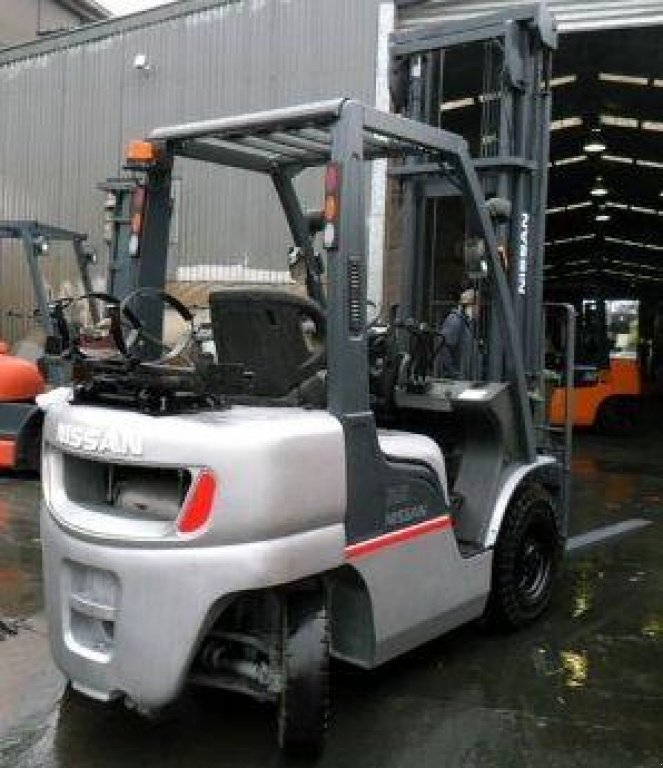 Gabelstapler typu Nissan FG 30,  v Харків (Obrázek 1)