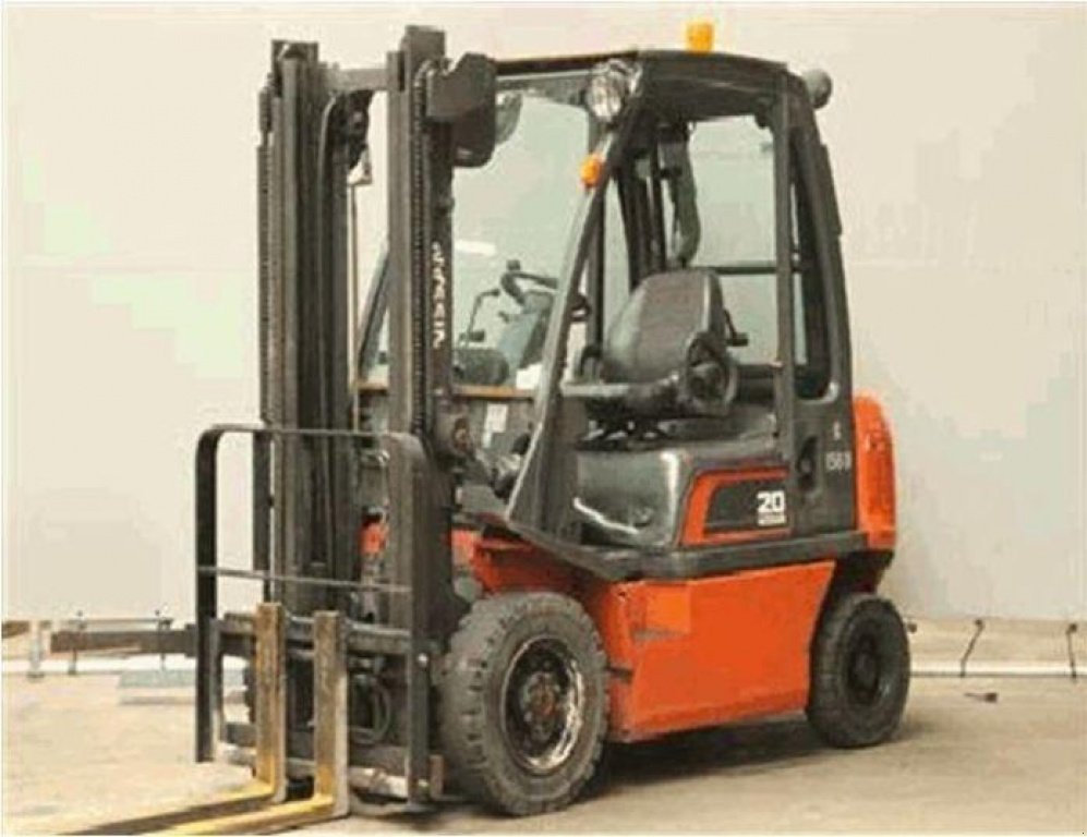 Gabelstapler typu Nissan FD 20,  v Харків (Obrázek 1)