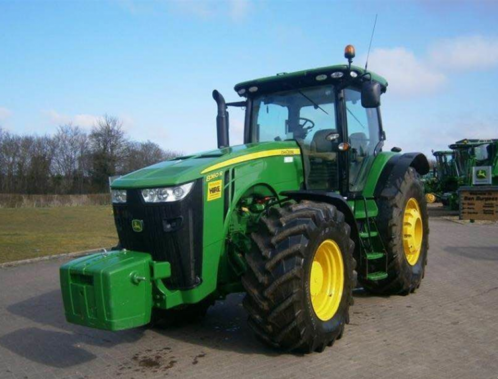 Oldtimer-Traktor za tip John Deere 8360R,  u Київ (Slika 1)