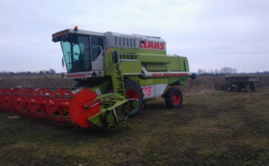 Oldtimer-Mähdrescher des Typs CLAAS Mega 218, Neumaschine in Київ (Bild 3)