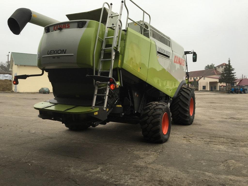 Oldtimer-Mähdrescher a típus CLAAS Lexion 600, Neumaschine ekkor: Володарка (Kép 4)