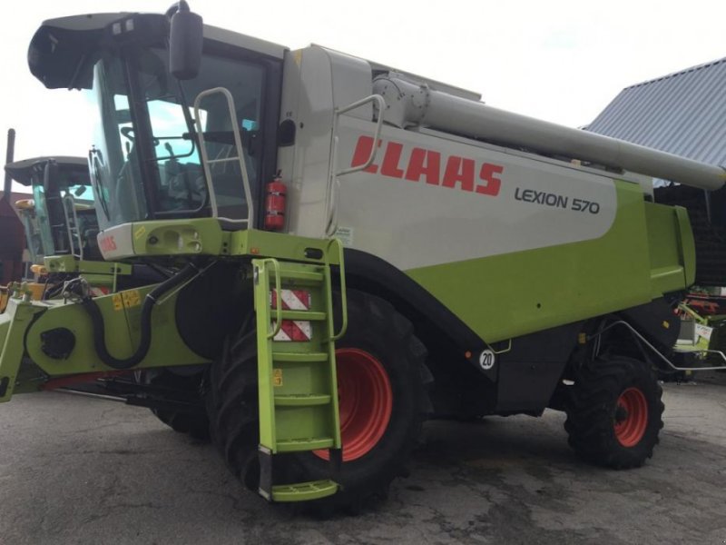 Oldtimer-Mähdrescher del tipo CLAAS Lexion 570, Neumaschine en Володарка (Imagen 1)