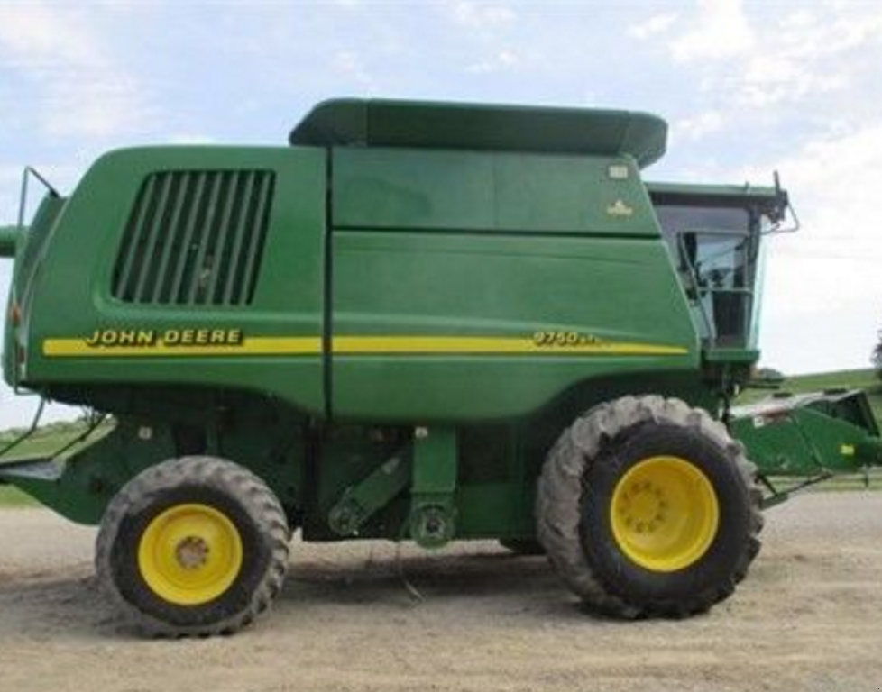 Oldtimer-Mähdrescher des Typs John Deere 9750 STS,  in Київ (Bild 5)