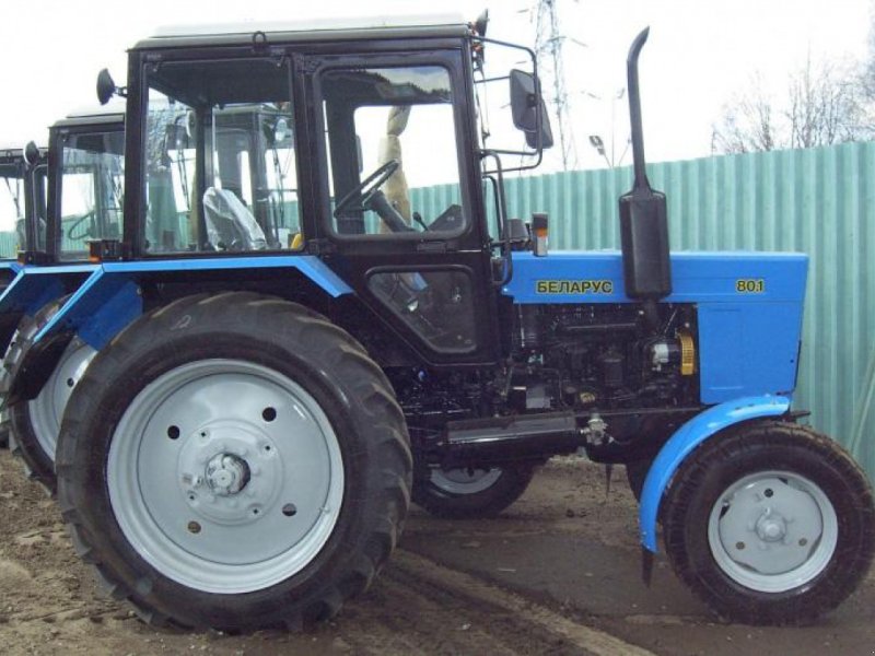 Oldtimer-Traktor des Typs Belarus Беларус-80.1, Neumaschine in Кіровоград (Bild 1)