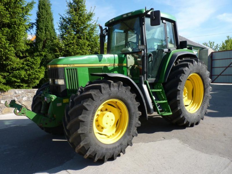 Oldtimer-Traktor za tip John Deere 6910 TLS, Neumaschine u Звенигородка