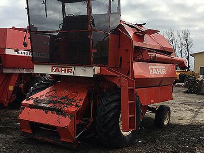 Oldtimer-Mähdrescher del tipo Same M 900,  In Рівне (Immagine 1)