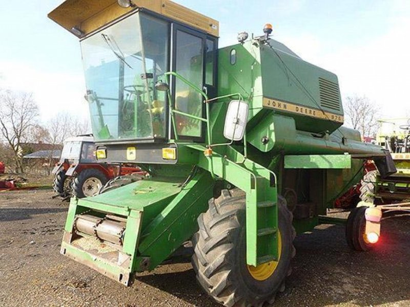 Oldtimer-Mähdrescher of the type John Deere 975, Neumaschine in Рівне (Picture 1)