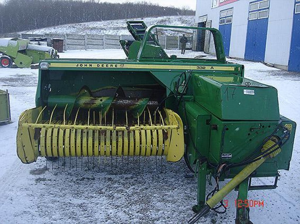 Hochdruckpresse des Typs John Deere 332A,  in Рівне (Bild 1)