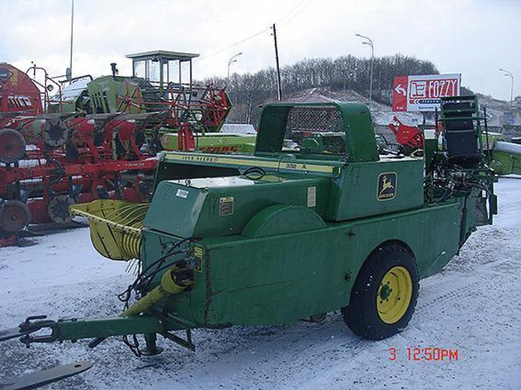 Hochdruckpresse des Typs John Deere 332A,  in Рівне (Bild 2)