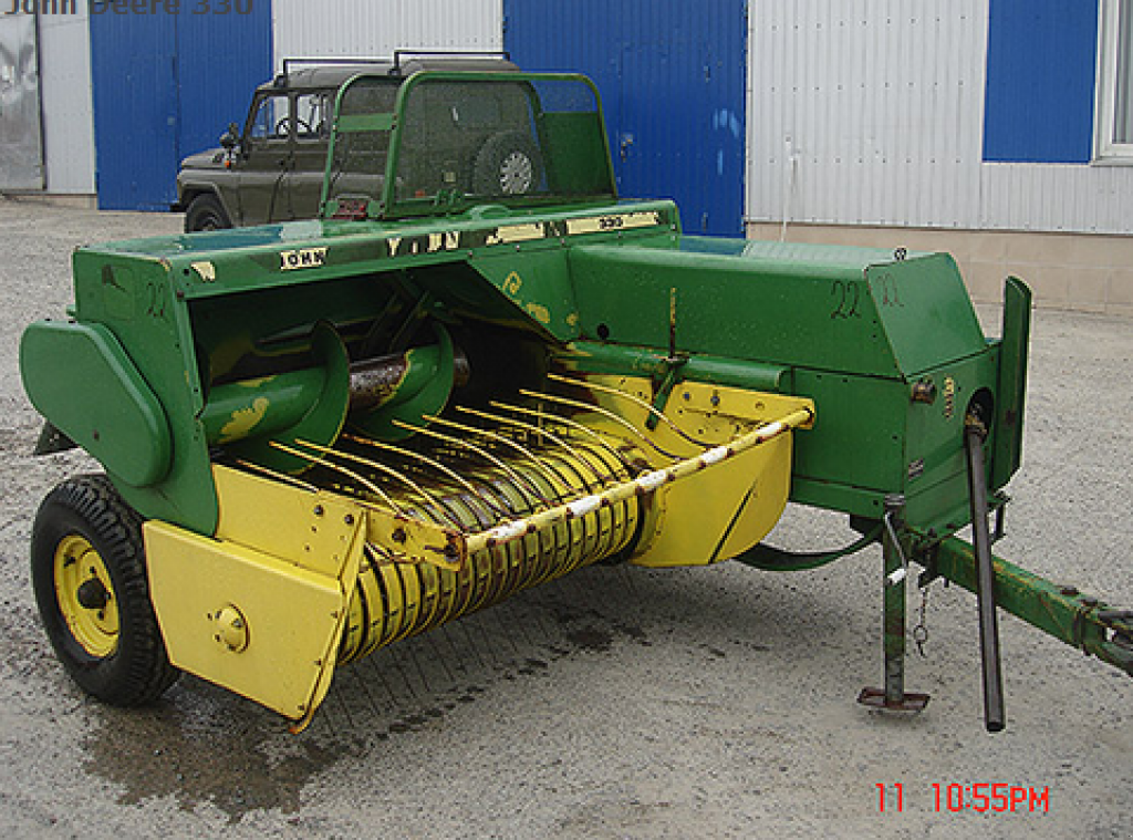 Hochdruckpresse des Typs John Deere 330,  in Рівне (Bild 3)