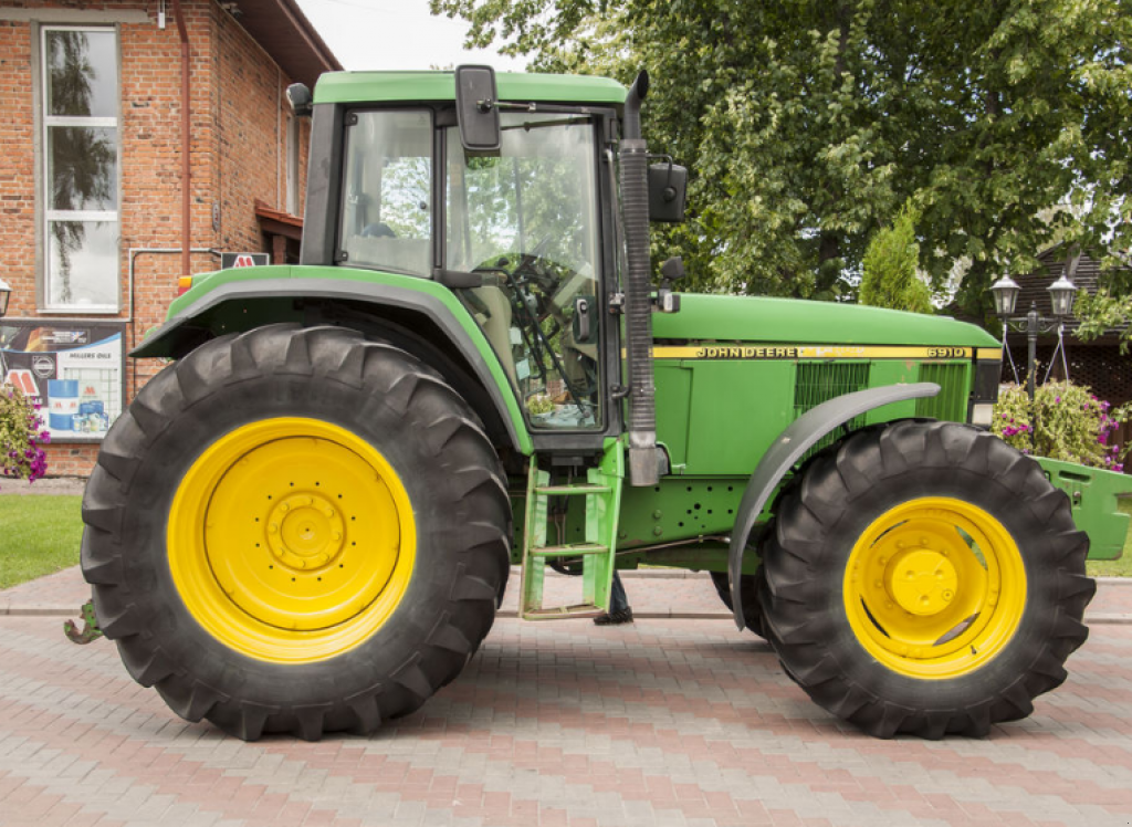 Oldtimer-Traktor des Typs John Deere 6910, Neumaschine in Луцьк (Bild 5)