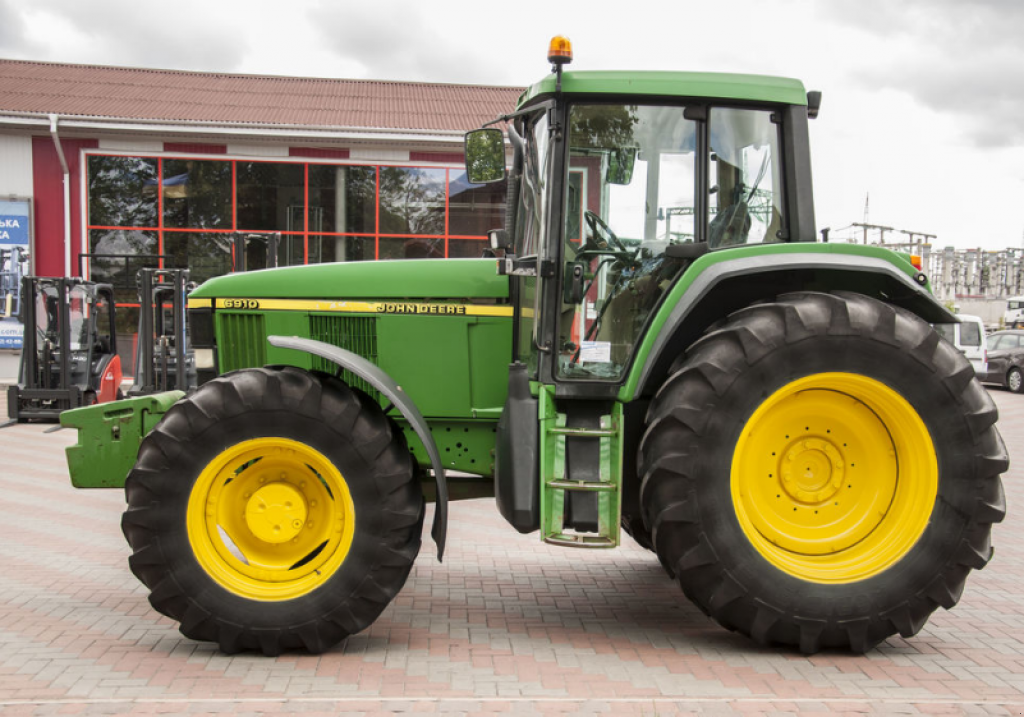 Oldtimer-Traktor a típus John Deere 6910, Neumaschine ekkor: Луцьк (Kép 1)