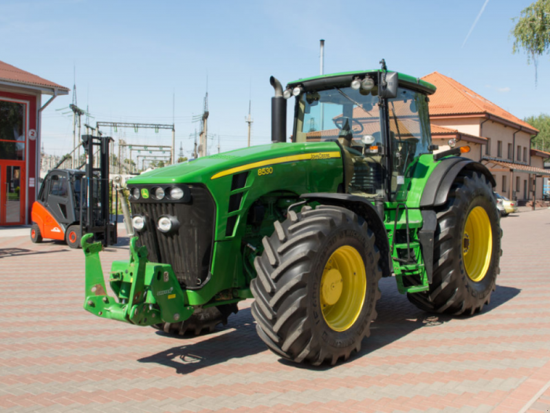 Oldtimer-Traktor του τύπου John Deere 8530,  σε Луцьк (Φωτογραφία 1)