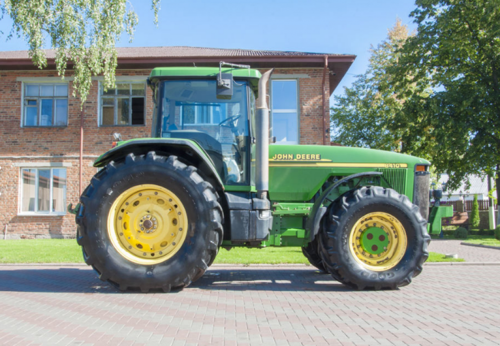 Oldtimer-Traktor a típus John Deere 8410, Neumaschine ekkor: Луцьк (Kép 5)