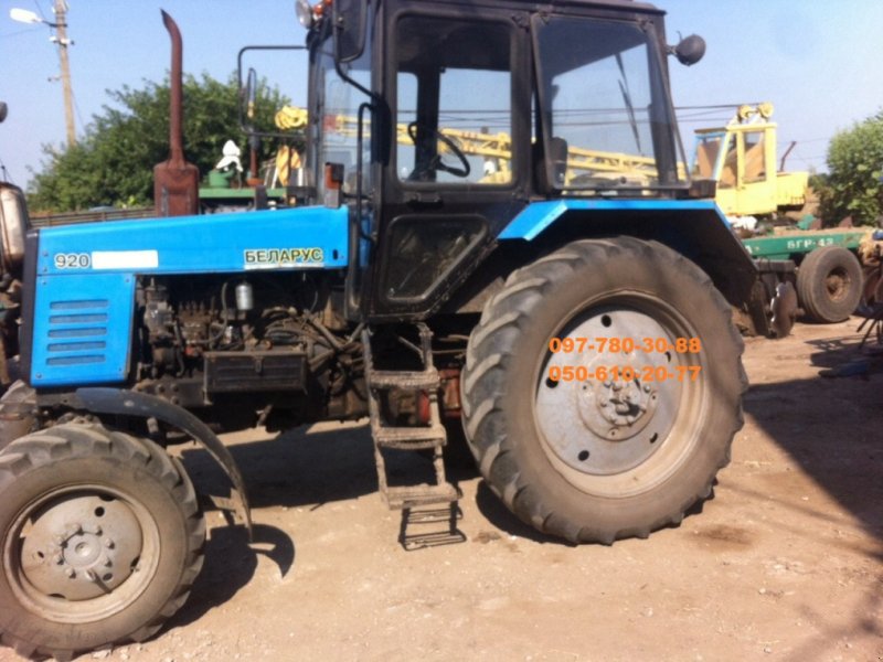 Oldtimer-Traktor του τύπου Belarus Беларус-920, Neumaschine σε Дніпропетровськ (Φωτογραφία 1)