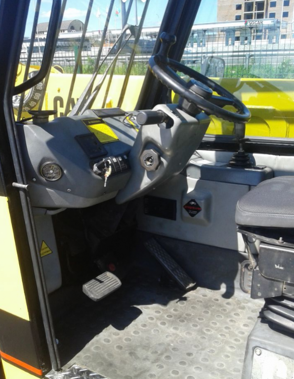 Teleskopstapler of the type Caterpillar TH62,  in Київ (Picture 4)